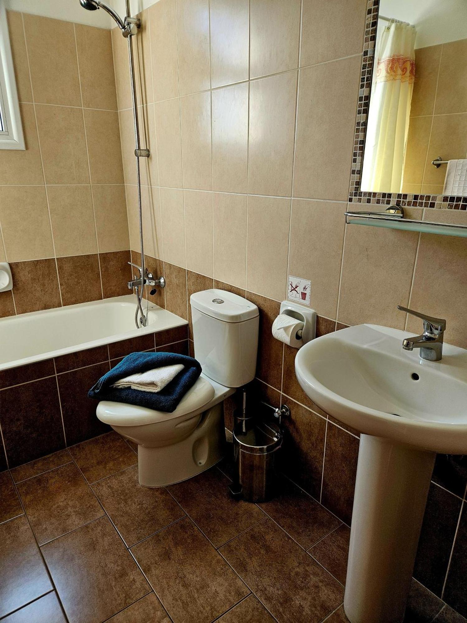 The Brightstay Paphos, 2 Bed Apt, Paphos Riviera, Universal Exterior photo