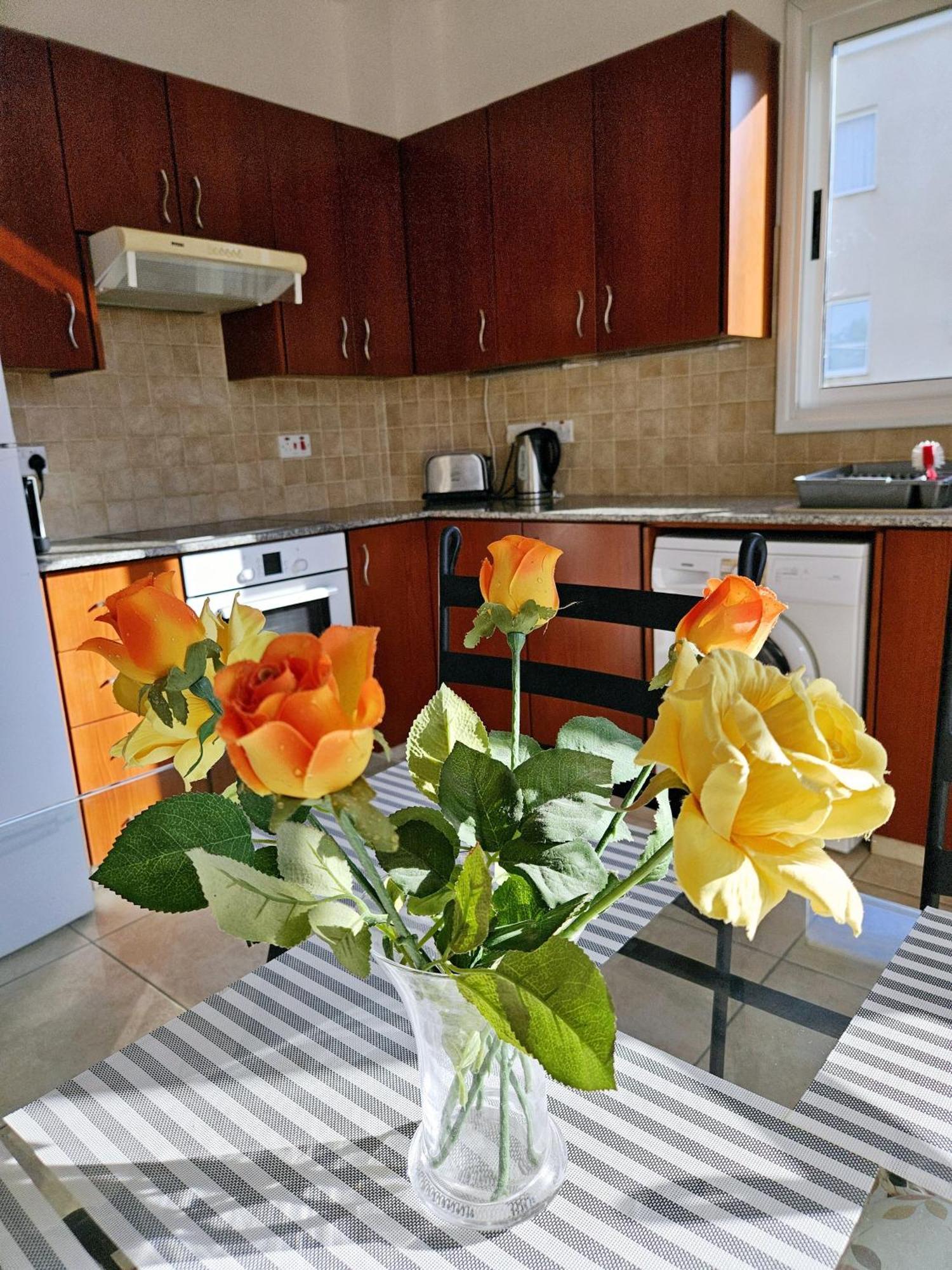The Brightstay Paphos, 2 Bed Apt, Paphos Riviera, Universal Exterior photo
