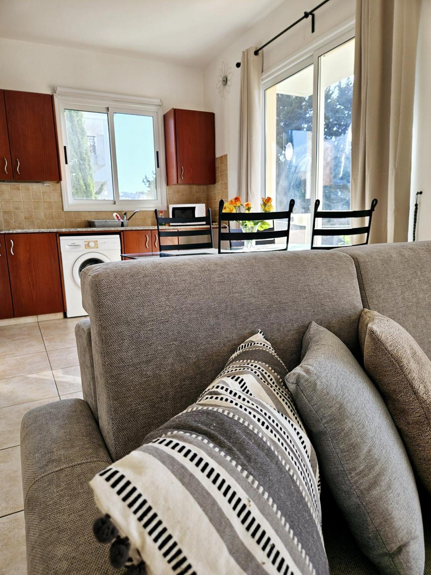 The Brightstay Paphos, 2 Bed Apt, Paphos Riviera, Universal Exterior photo